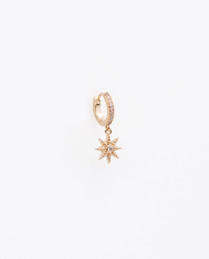 Boucle d'oreille pendante mini créole plaqué or brillante mini hoops Earring shiny en forme d'étoile star soleil 