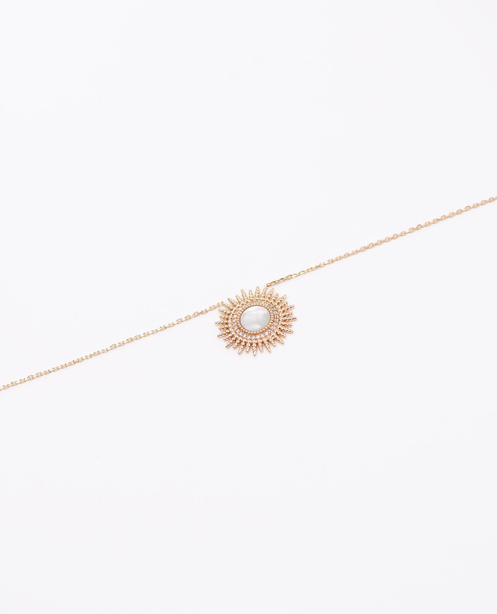Gold plated necklace shiny sun and mother of pearl waterproof Collier Soleil plaqué or et résistant à l'eau brillant avec nacre