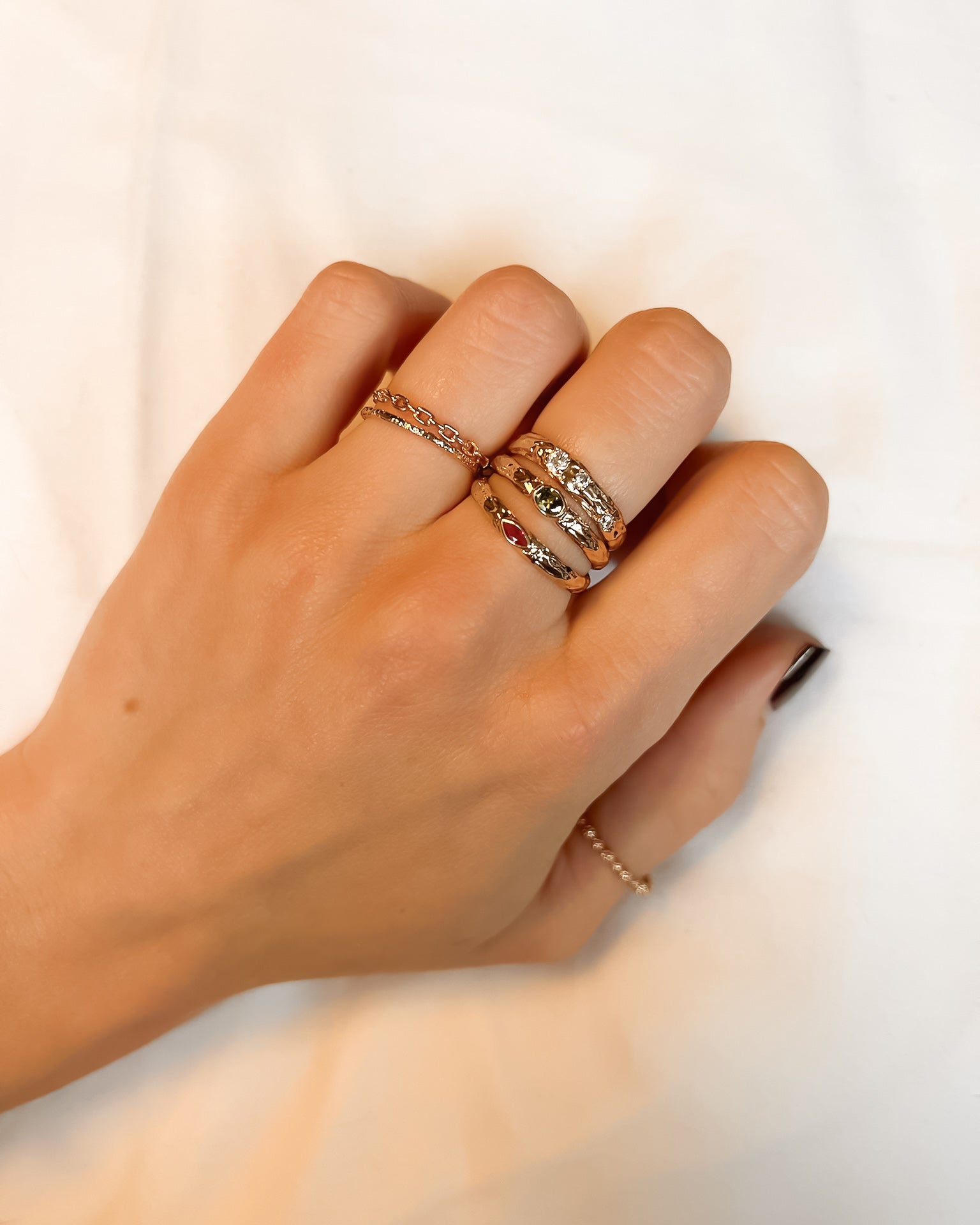 Bague plaqué or texturée ring gold plated textured résistante à l’eau waterproof zirconium blanc white green vert rose pink