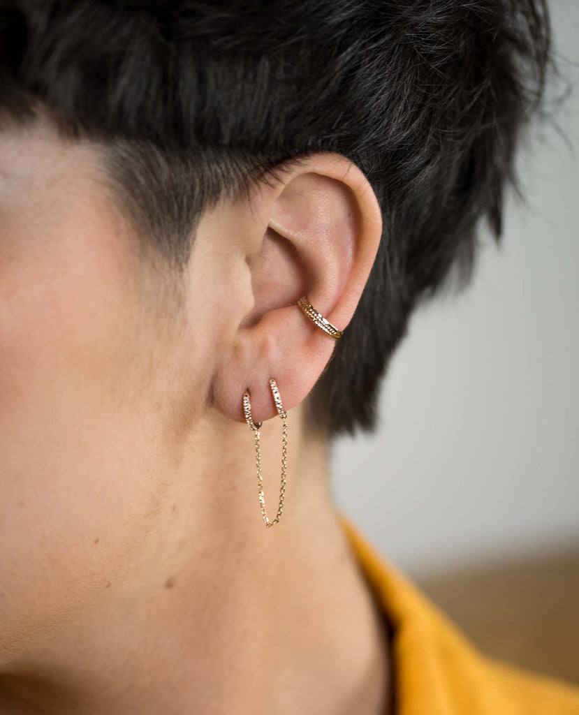 Boucle d'oreille chaine mini créoles brillants earring shiny plaqué or gold plated résistant à l'eau waterproof hoops deux trous two holes
