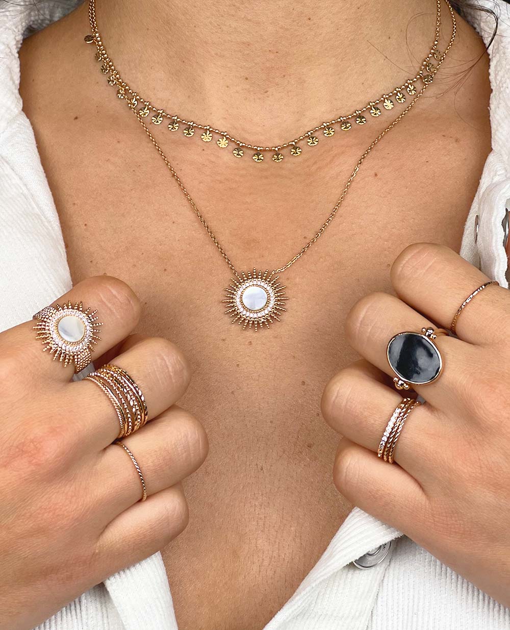 Gold plated necklace shiny sun and mother of pearl waterproof Collier Soleil plaqué or et résistant à l'eau brillant avec nacre