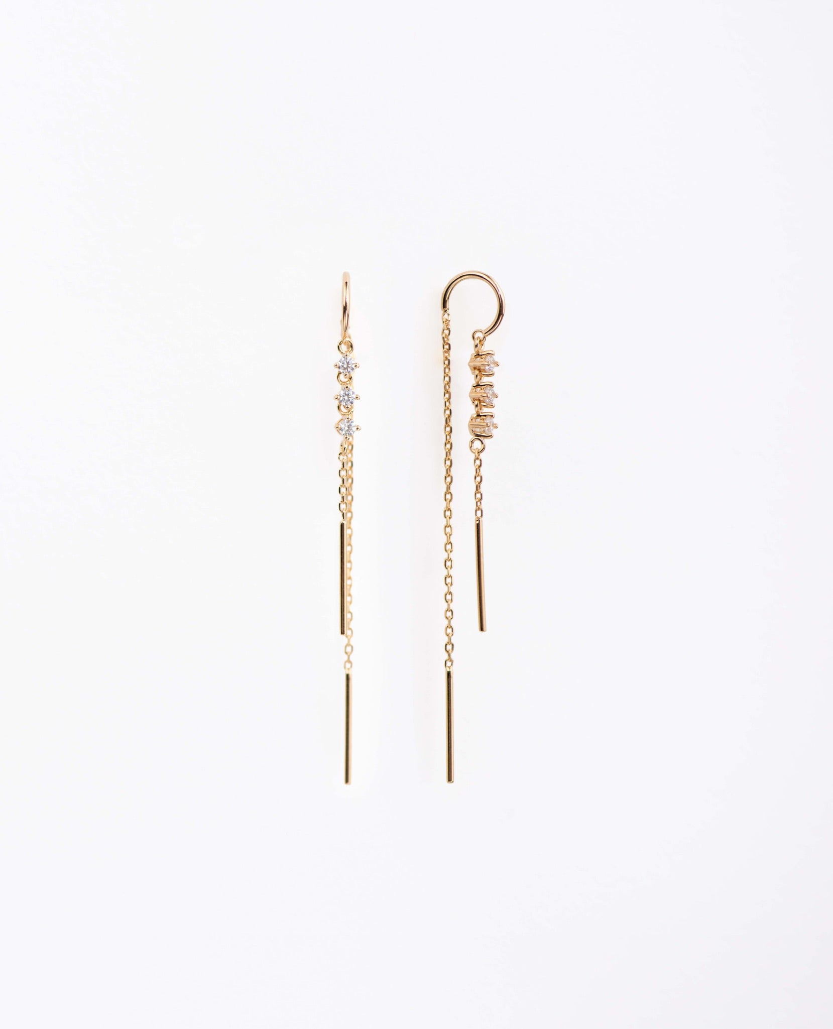 Boucle d'oreille pendante plaqué or un ou deux trous avec brillants et chaine résistante à l'eau Earrings with chains and shiny zircon with one or two holes waterproof