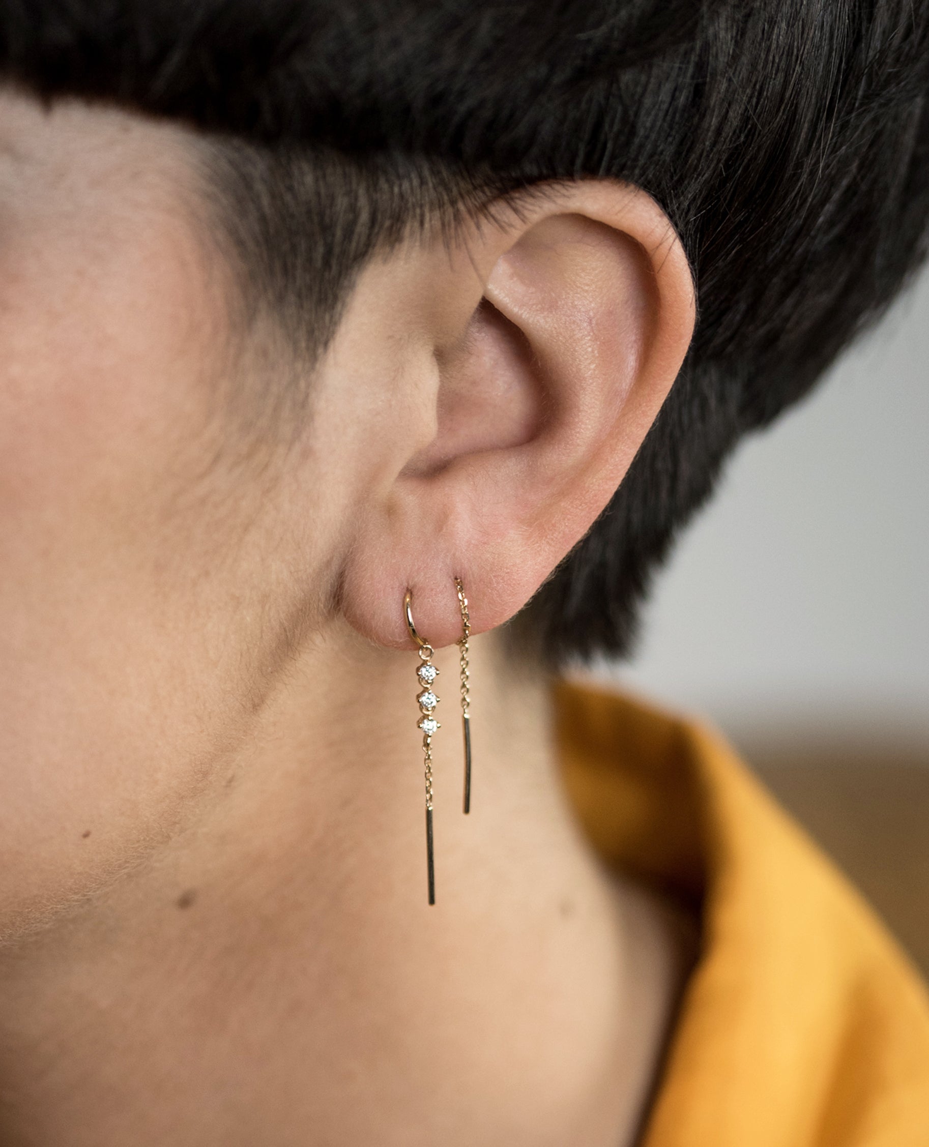 Boucle d'oreille pendante plaqué or un ou deux trous avec brillants et chaine résistante à l'eau Earrings with chains and shiny zircon with one or two holes waterproof